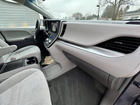 2016 Toyota Sienna LE 8-Passenger