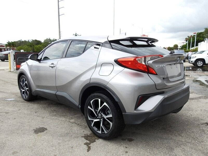 2019 TOYOTA C-HR SUV / Crossover - $19,900