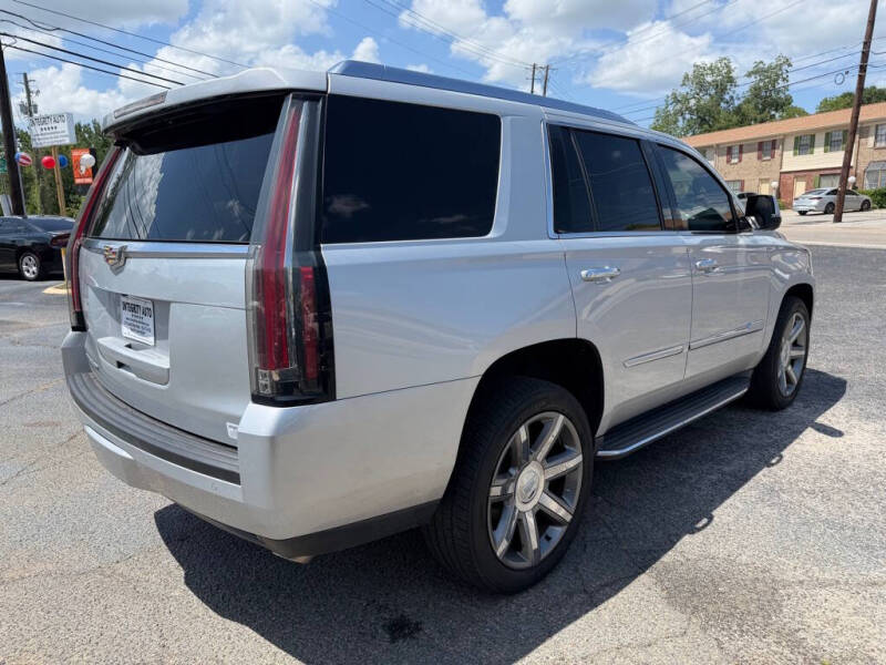 2016 Cadillac Escalade Luxury Collection