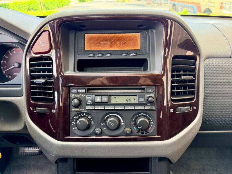 2002 Mitsubishi Montero Limited