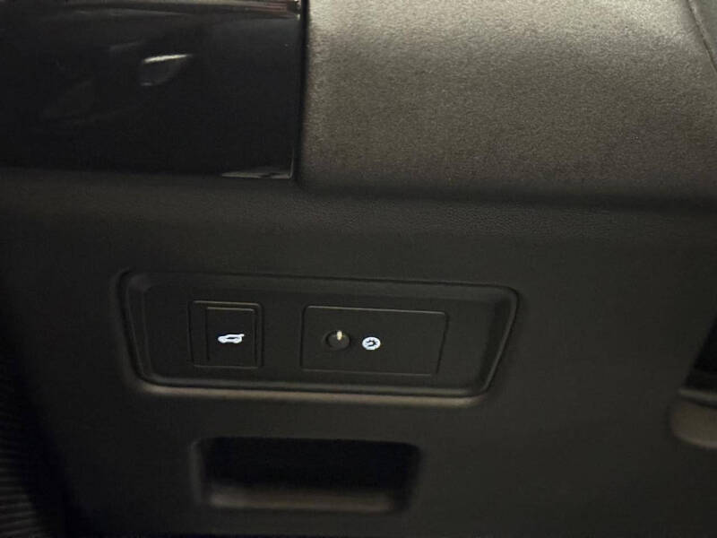 2020 Land Rover Discovery Landmark Edition