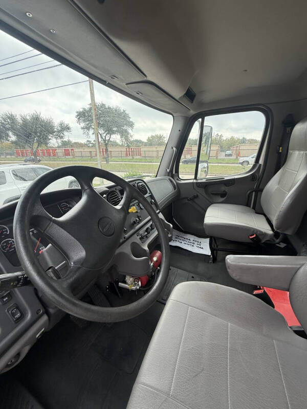 2019 Freightliner M2 106