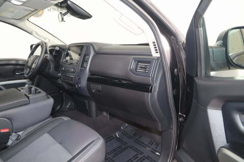 2023 Nissan Titan SV