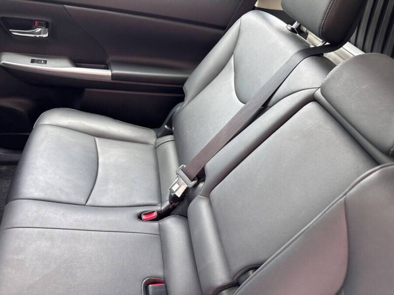 2015 Toyota Prius v Five