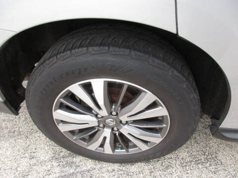 2017 Nissan Pathfinder SV