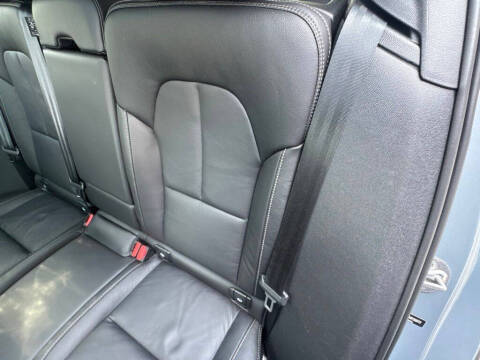 2023 Volvo XC40 B5 Plus Bright Theme