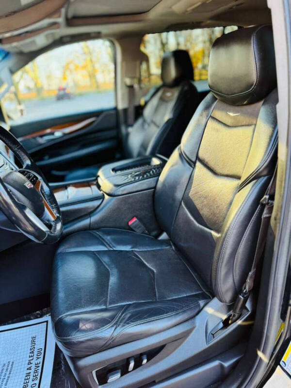 2018 Cadillac Escalade ESV Luxury