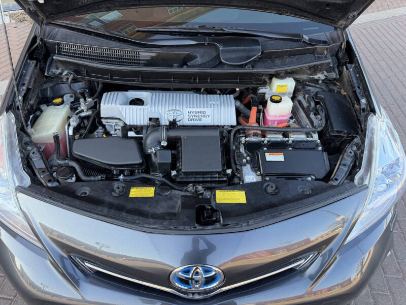 2013 Toyota Prius v Five