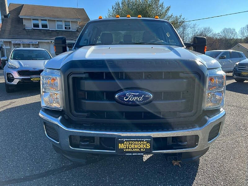 2016 Ford F-350 Super Duty Lariat photo 2