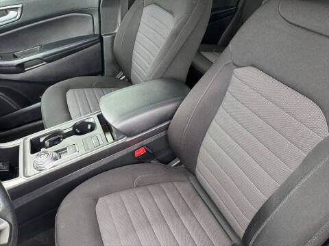 2022 Ford Edge SE