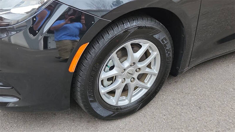 2022 Chrysler Voyager LX