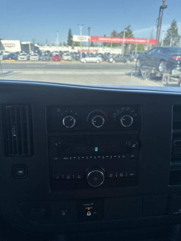 2017 GMC Savana 2500