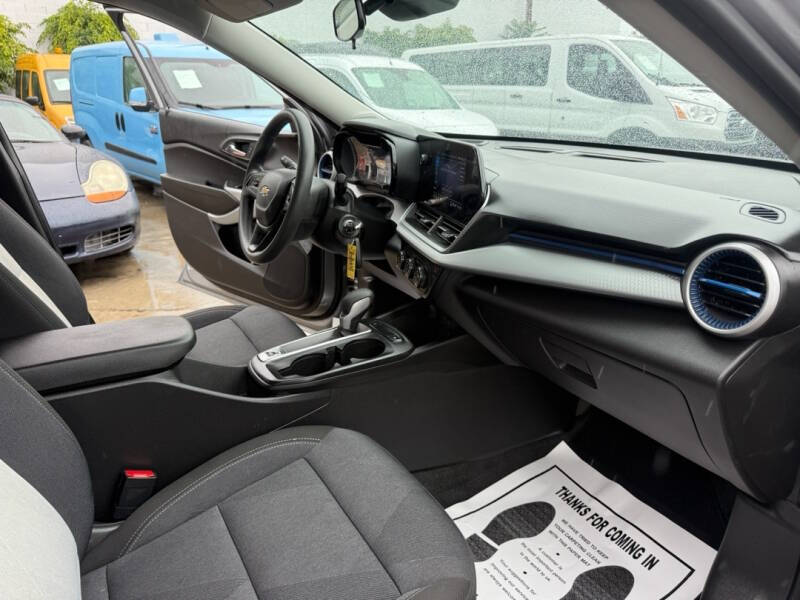 2025 Chevrolet Trax LS