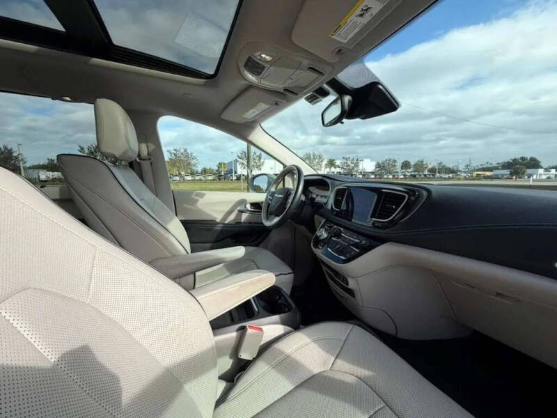 2017 Chrysler Pacifica Hybrid Platinum