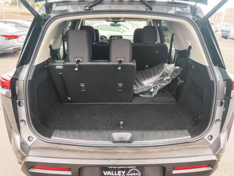 2025 Nissan Pathfinder SV