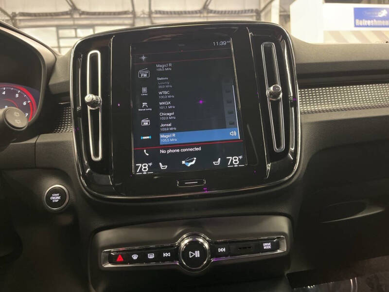 2022 Volvo XC40 T5 R-Design