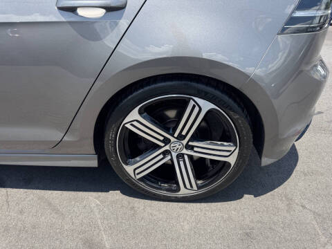 2017 Volkswagen Golf R 4Motion