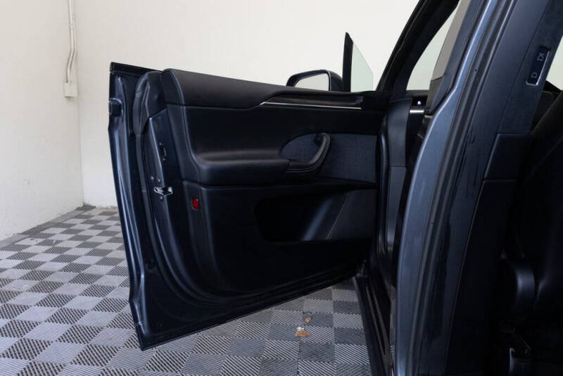 2023 Tesla Model X Standard Range