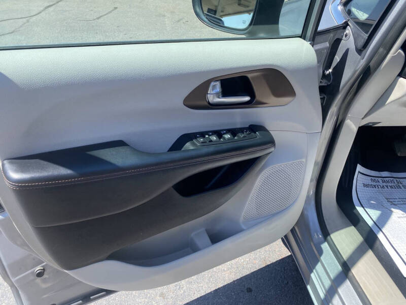 2017 Chrysler Pacifica Touring - Photo 15