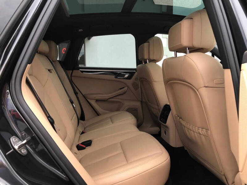 2022 Porsche Macan S