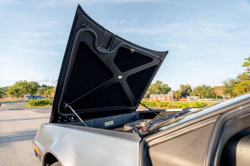 1981 DeLorean DMC-12