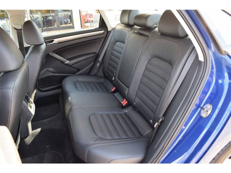 2017 Volkswagen Passat 1.8T SEL Premium