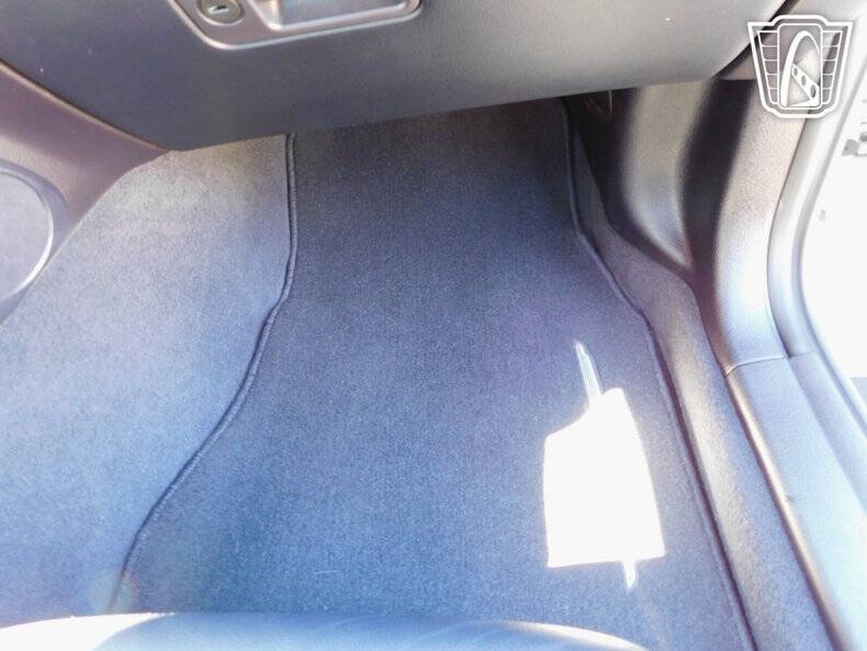 2005 Ford Thunderbird Deluxe