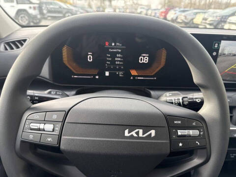 2025 Kia K4 LX