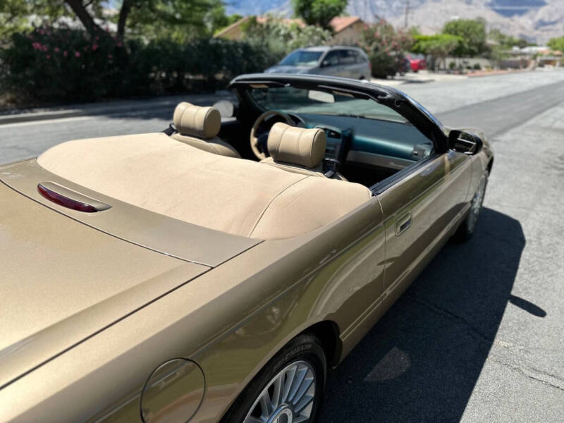 2005 Ford Thunderbird Deluxe
