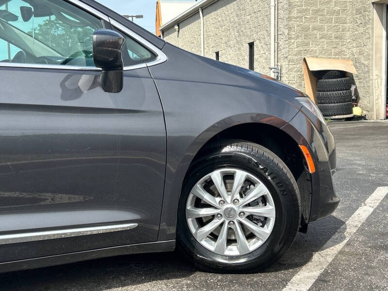 2019 Chrysler Pacifica Touring L