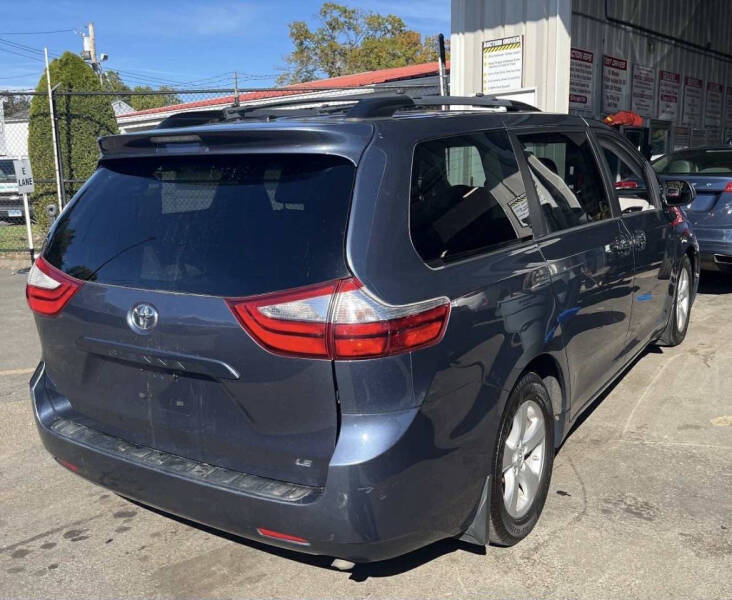 2017 Toyota Sienna LE 8-Passenger