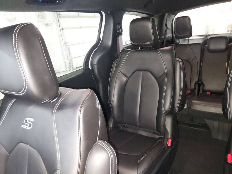 2024 Chrysler Pacifica Plug-In Hybrid Select