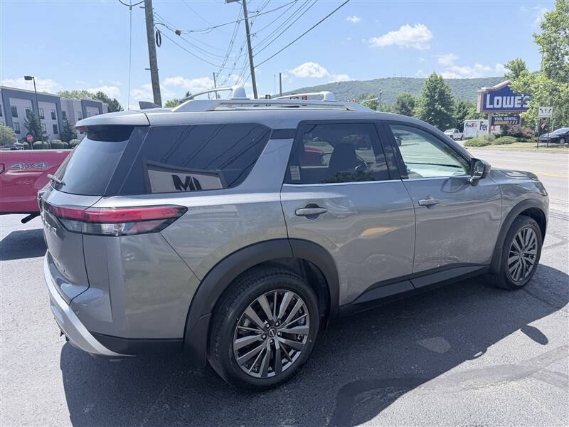 2022 Nissan Pathfinder SL