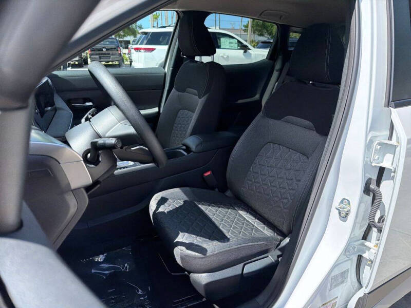 2025 Nissan Kicks SV