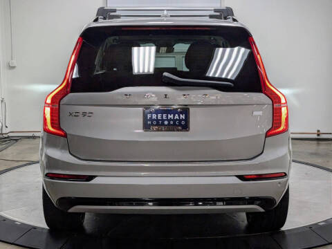 2025 Volvo XC60 B5 Plus Dark Theme