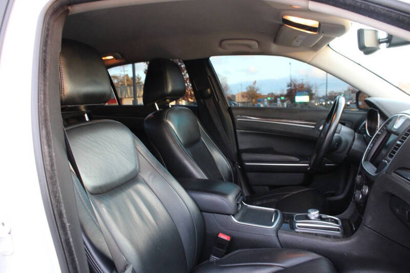 2017 Chrysler 300 Limited