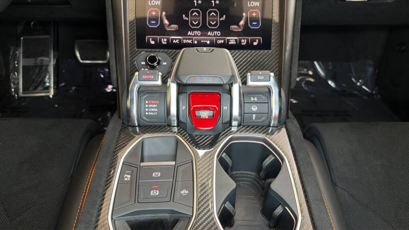 2023 Lamborghini Urus Performante