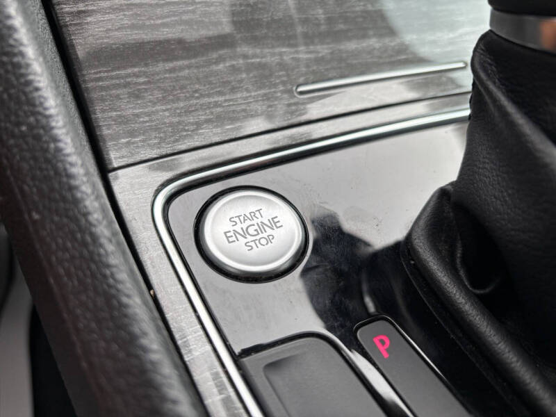 2016 Volkswagen Passat 1.8T SE