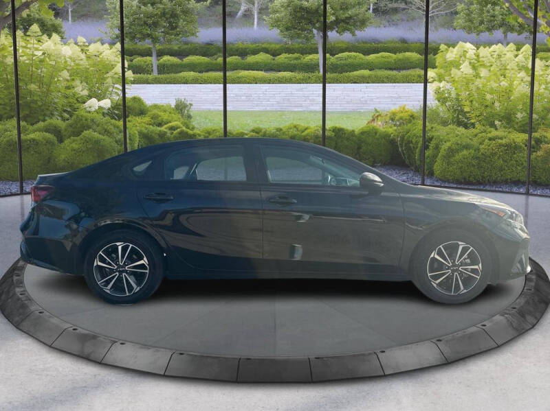 2023 Kia Forte LXS photo 2