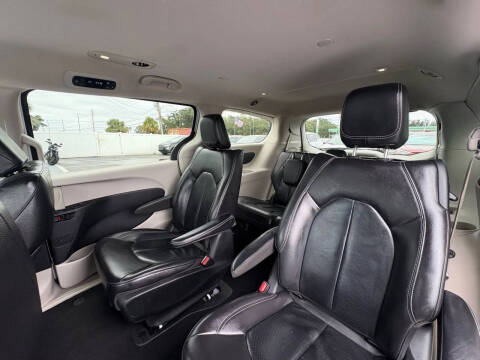 2022 Chrysler Pacifica Hybrid Touring L