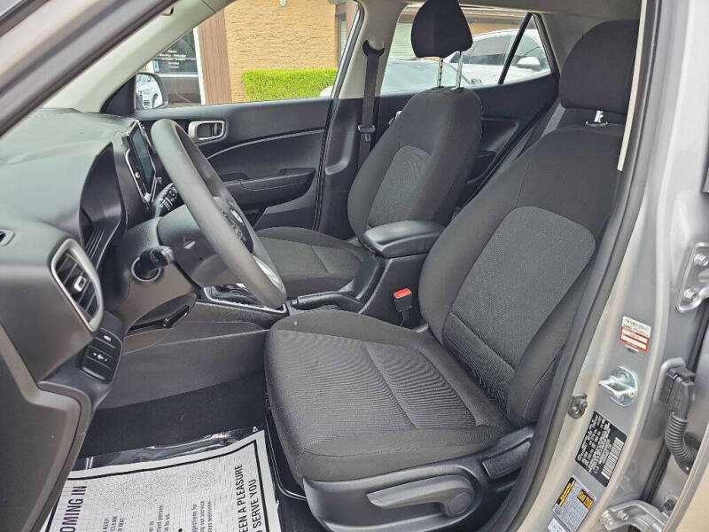 2025 Hyundai Venue SE