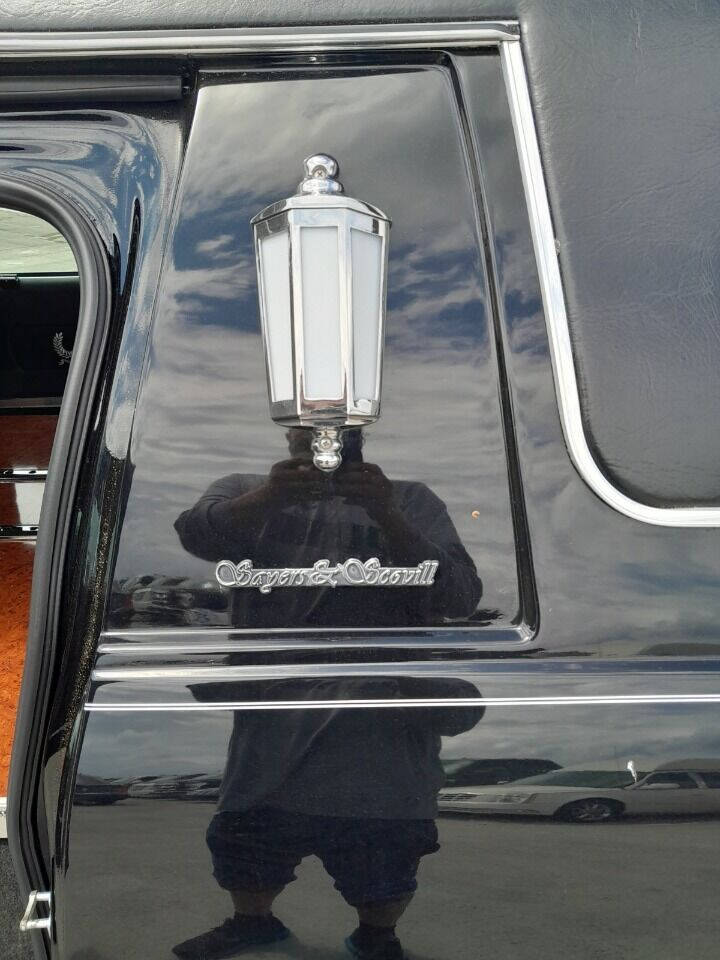 2009 Cadillac DTS Hearse - $21,950