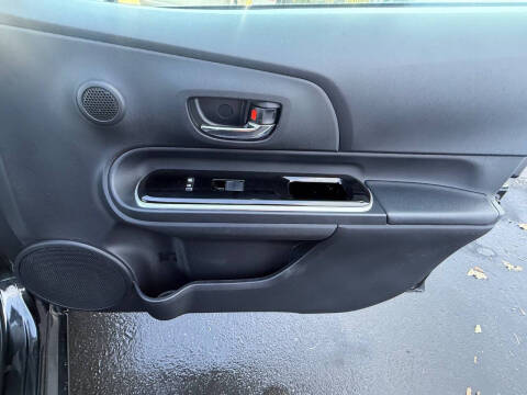 2016 Toyota Prius c Two