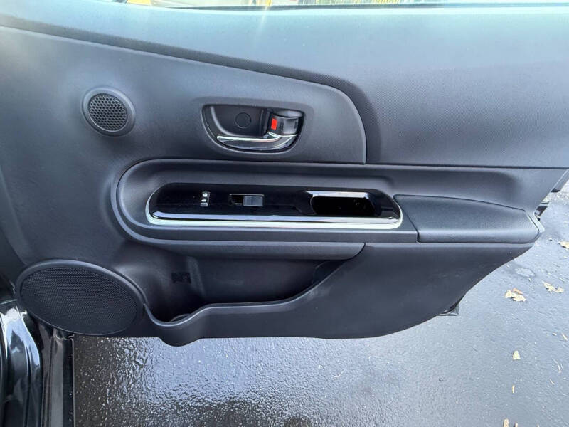 2016 Toyota Prius c Two