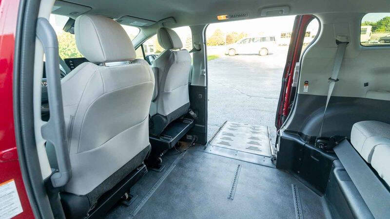 2022 Toyota Sienna LE 8-Passenger