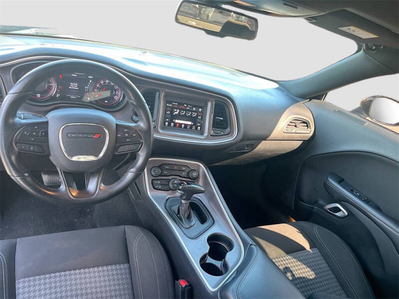 2022 Dodge Challenger SXT