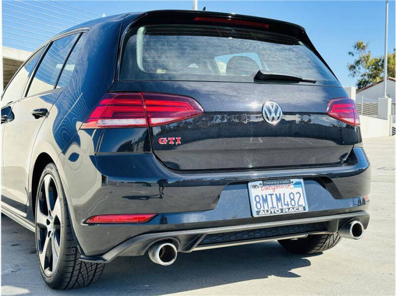 2019 Volkswagen Golf GTI SE photo 17