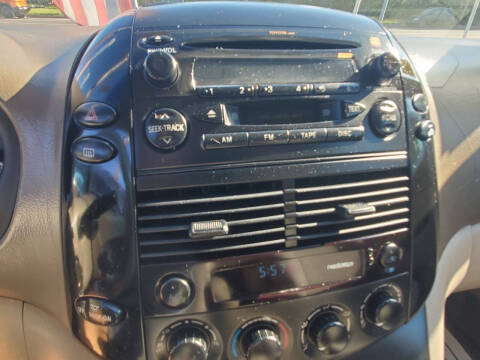 2004 Toyota Sienna LE 7 Passenger