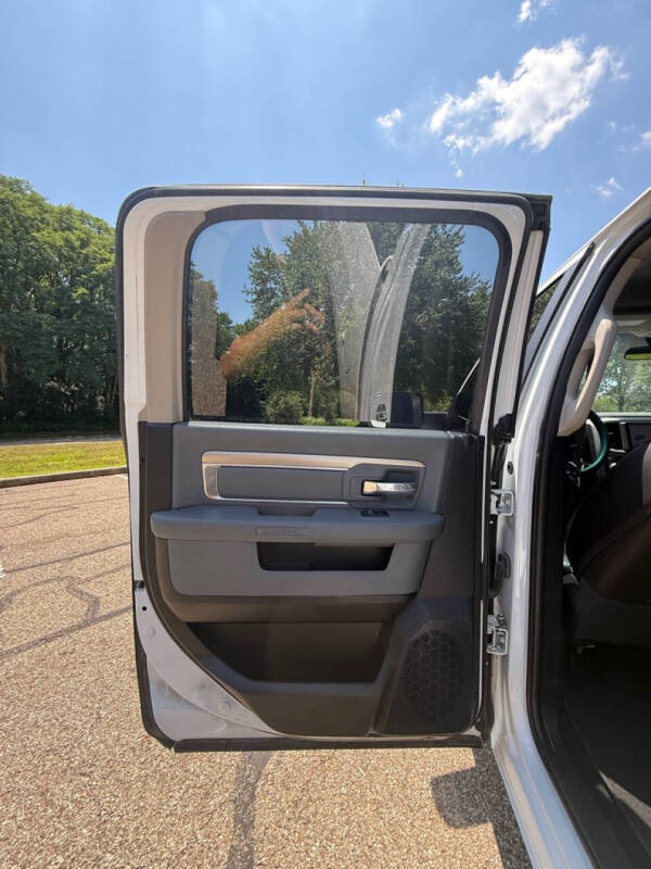 2017 RAM 1500 SLT