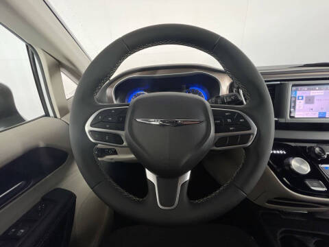 2024 Chrysler Voyager LX